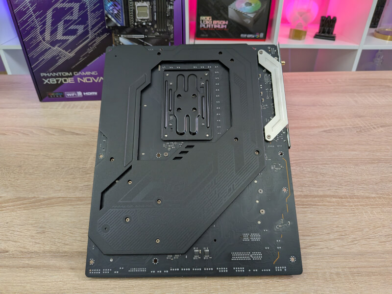 ASRock Phantom Gaming X870E Nova WiFi backplate.jpg